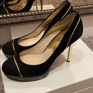 Michael Kors Black and Gold pumps